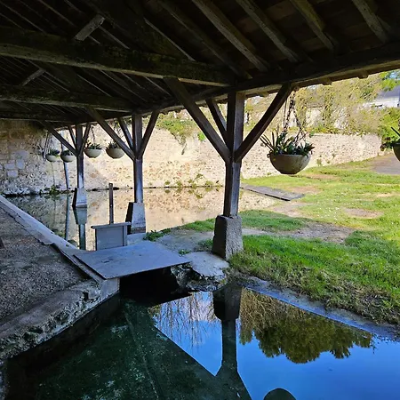 Au Pied Du Lavoir Germaine Grezille