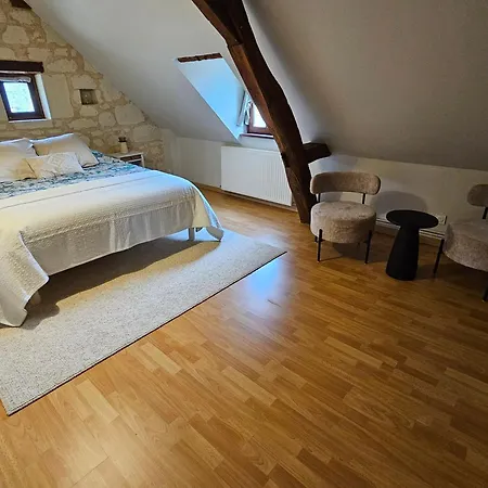 Au Pied Du Lavoir Germaine Bed & Breakfast Grezille