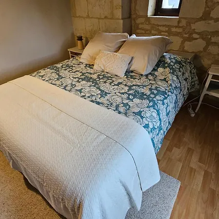 Au Pied Du Lavoir Germaine